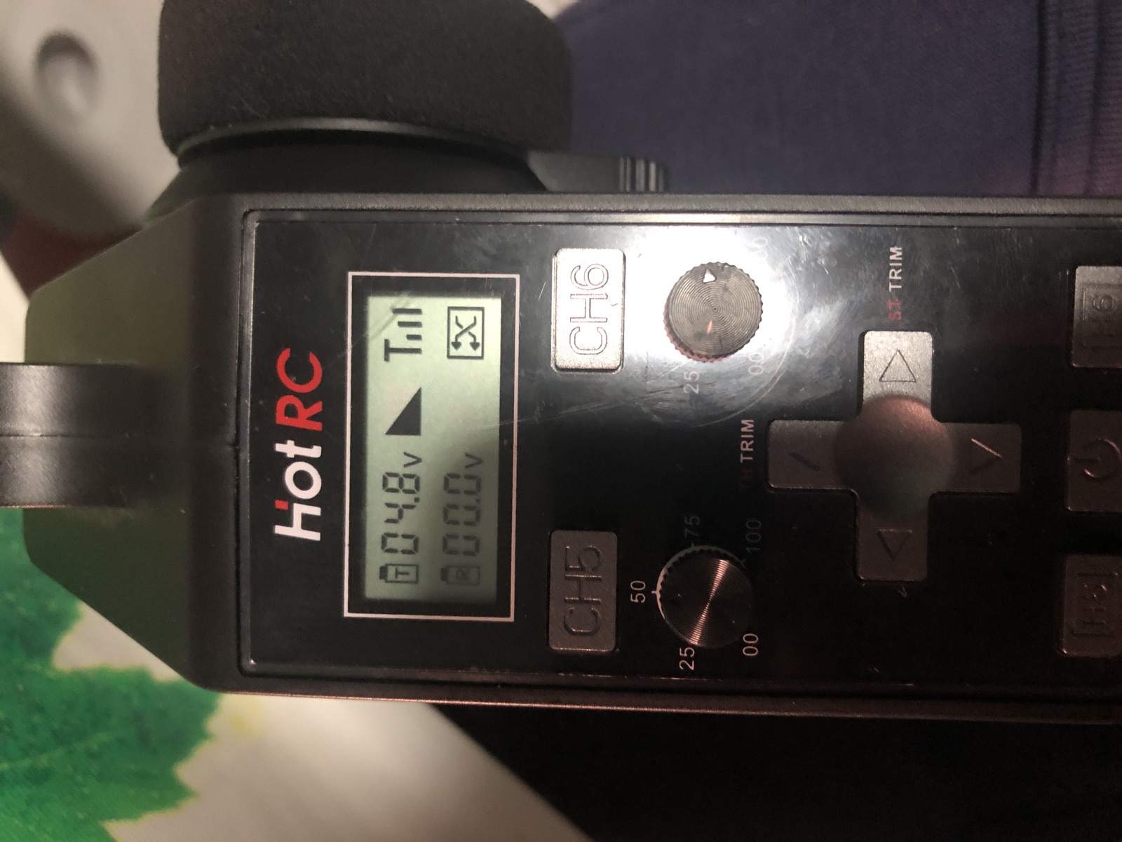 HotRC transmitter display showing 5.8 volts and a radio link